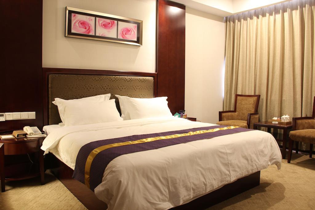 Zhuhai Platinum Holiday Hotel Номер фото
