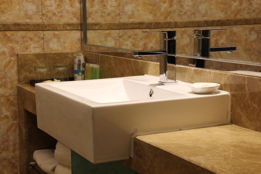 Zhuhai Platinum Holiday Hotel Номер фото