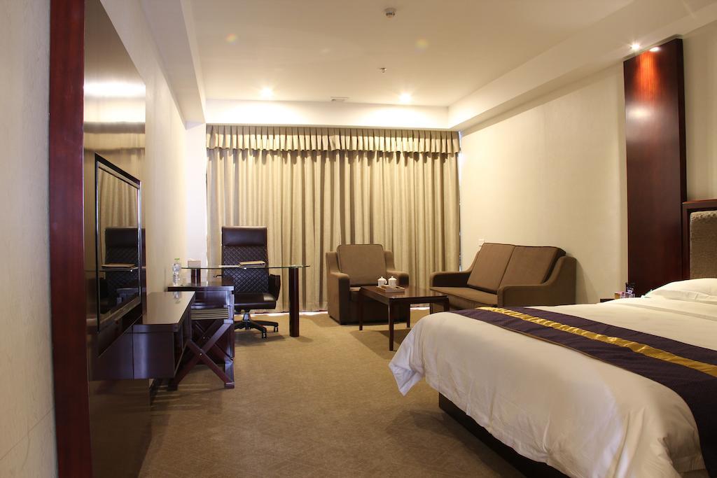 Zhuhai Platinum Holiday Hotel Номер фото