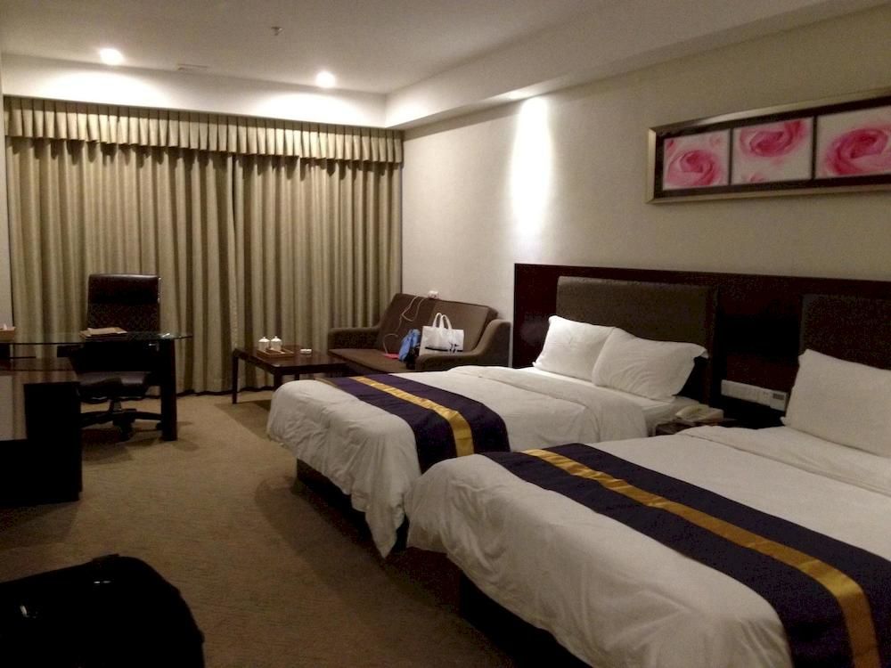 Zhuhai Platinum Holiday Hotel Екстер'єр фото
