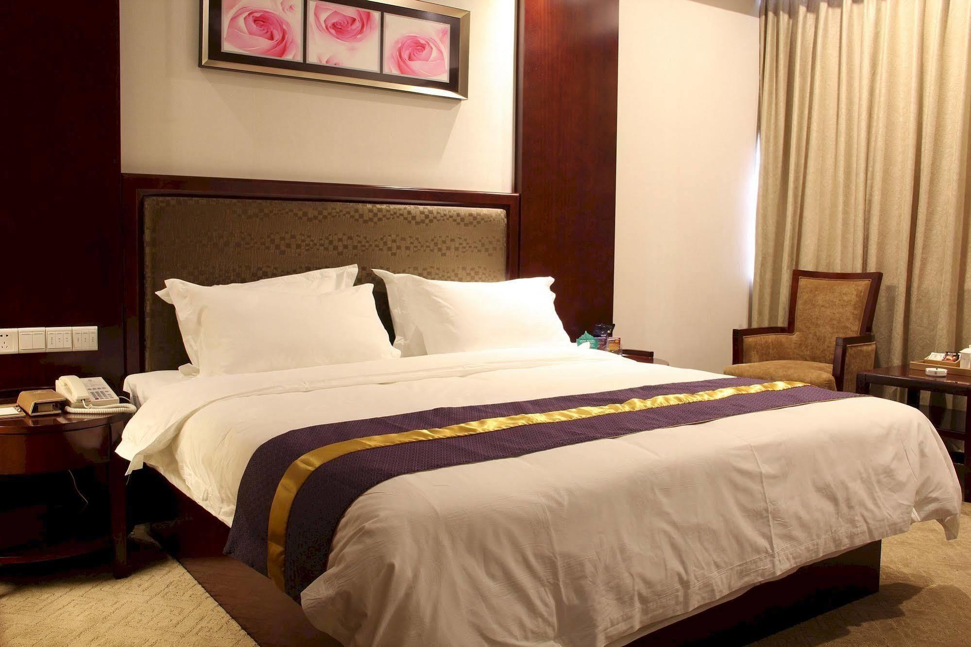 Zhuhai Platinum Holiday Hotel Екстер'єр фото