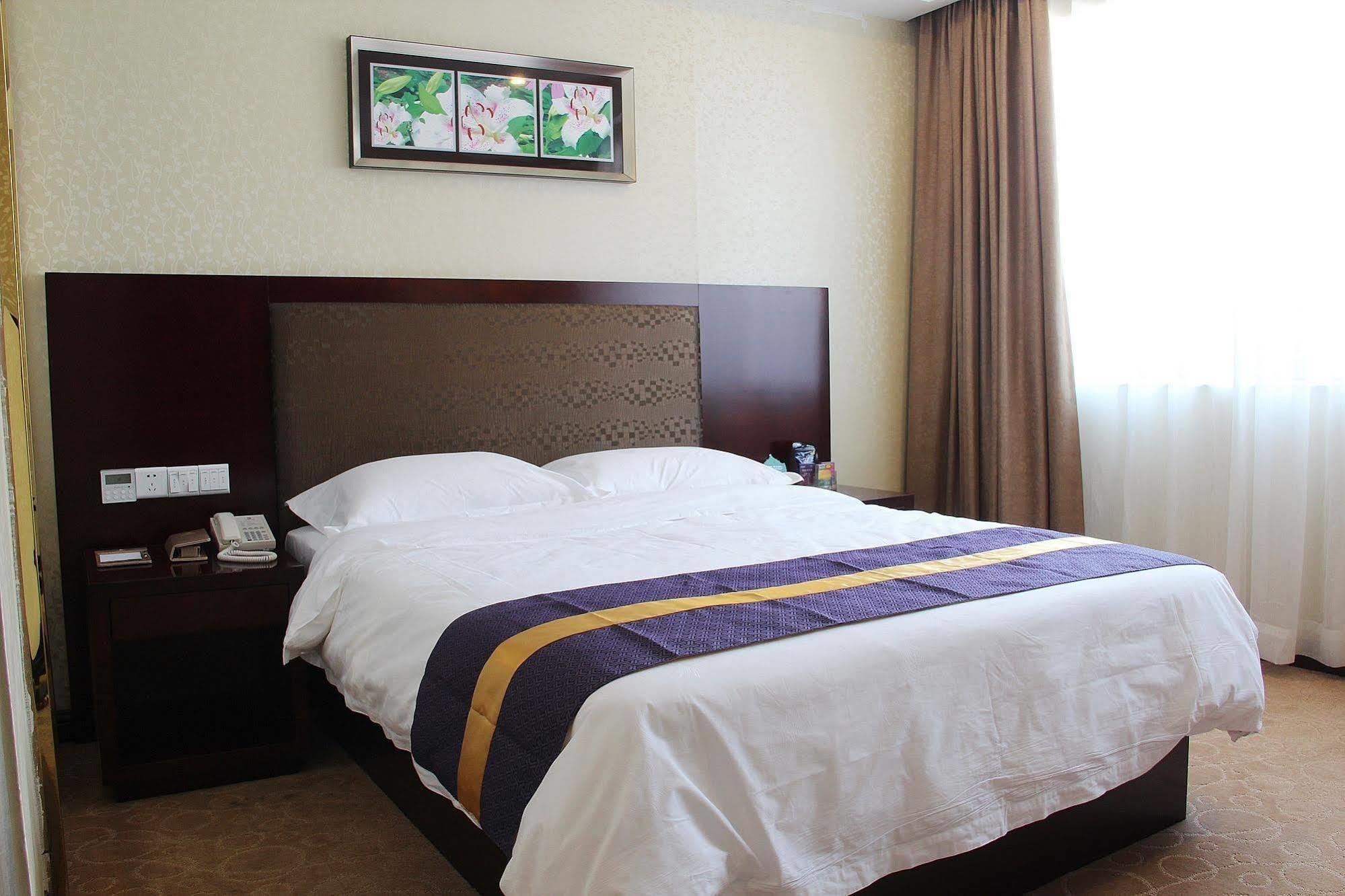 Zhuhai Platinum Holiday Hotel Екстер'єр фото