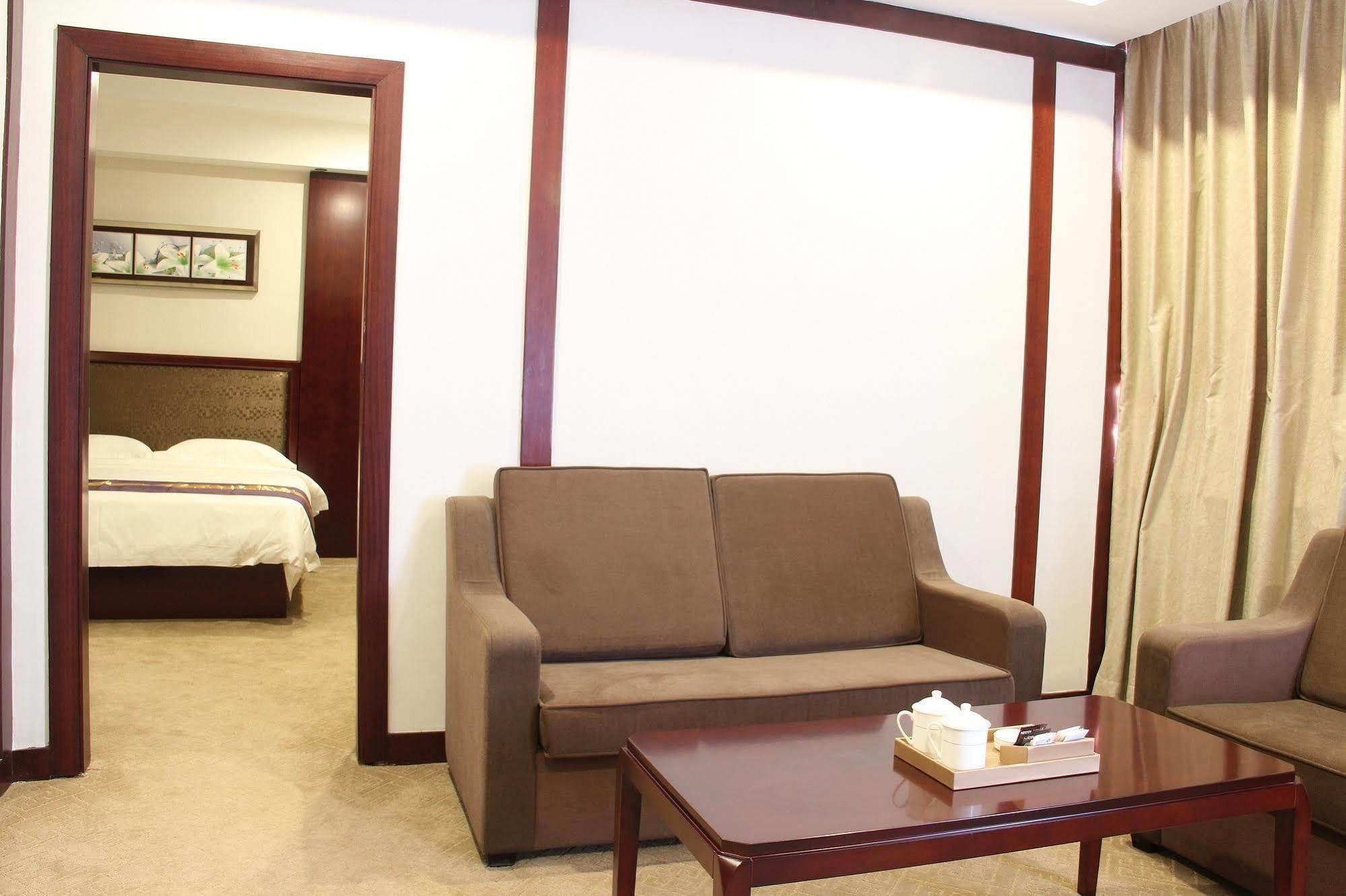 Zhuhai Platinum Holiday Hotel Екстер'єр фото