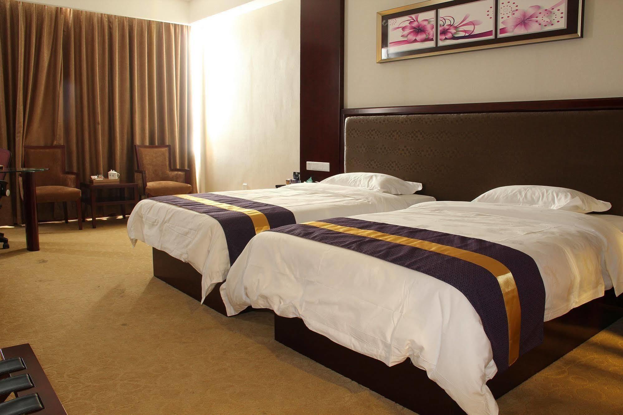 Zhuhai Platinum Holiday Hotel Екстер'єр фото