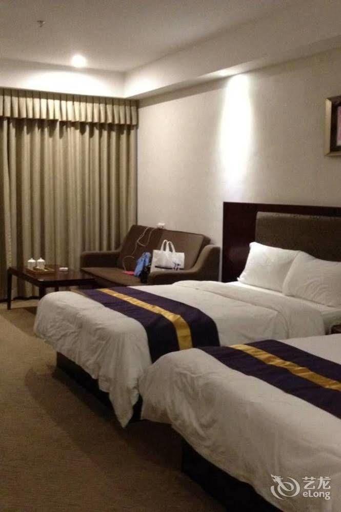 Zhuhai Platinum Holiday Hotel Екстер'єр фото