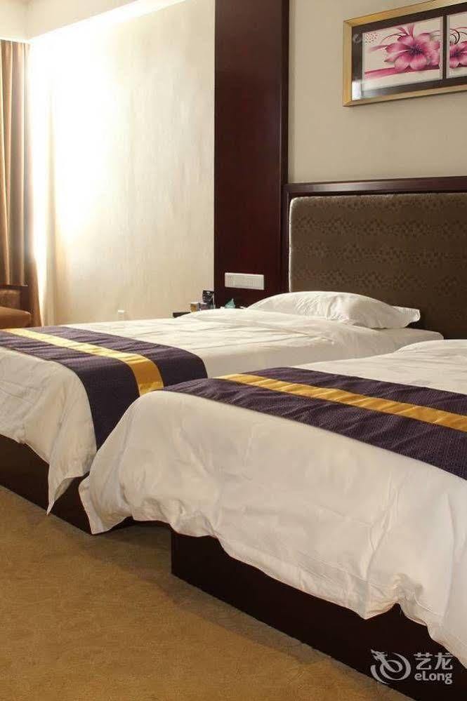 Zhuhai Platinum Holiday Hotel Екстер'єр фото