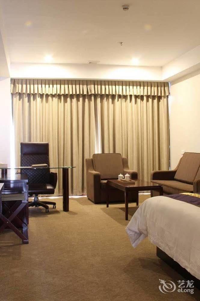 Zhuhai Platinum Holiday Hotel Екстер'єр фото