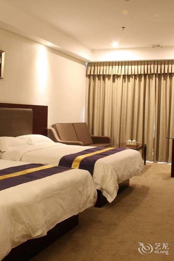 Zhuhai Platinum Holiday Hotel Екстер'єр фото
